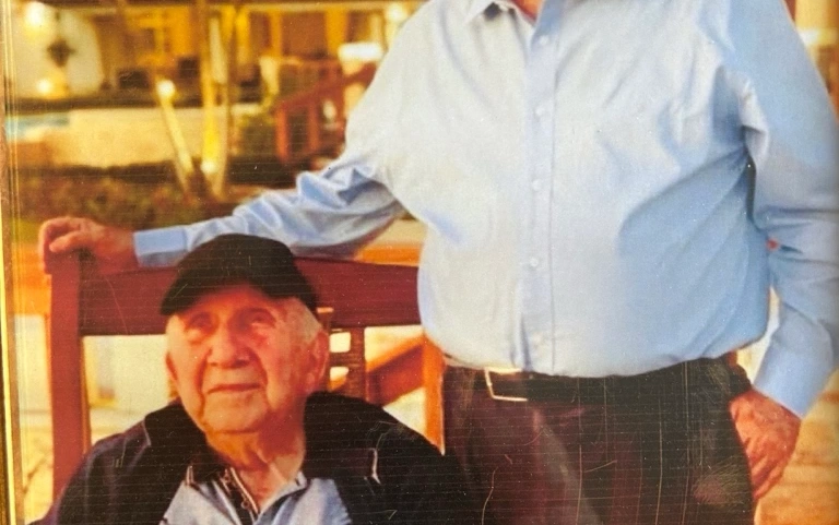 Hoy día de los Padres doy gracias al Padre Bueno que nos dio a este gran padre…Hoy felicitamos a todos los padres en su día… tanto a los naturales y espirituales…como a los abuelos, tíos y compadres que ejercen la paternidad social en ese tesoro que es la familia extendida… Hoy también damos gracias por la vida de todos aquellos padres que partieron de esta vida y que los recordamos siempre en nuestras oraciones y en los buenos recuerdos…